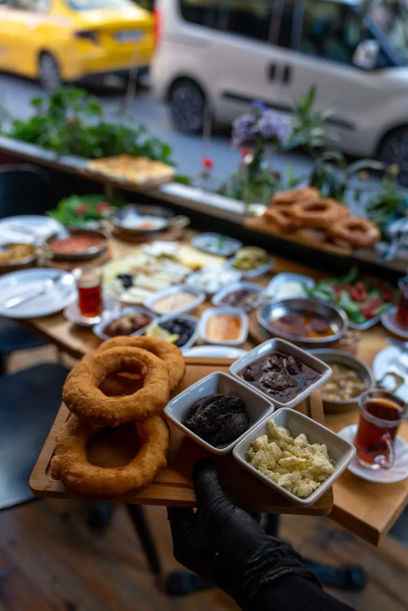 Zambak Sokak Balkonu