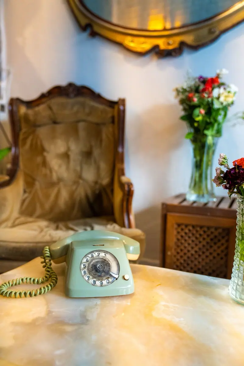 Tarihi Van Kahvaltı Evi'nin tarihi iç salonu