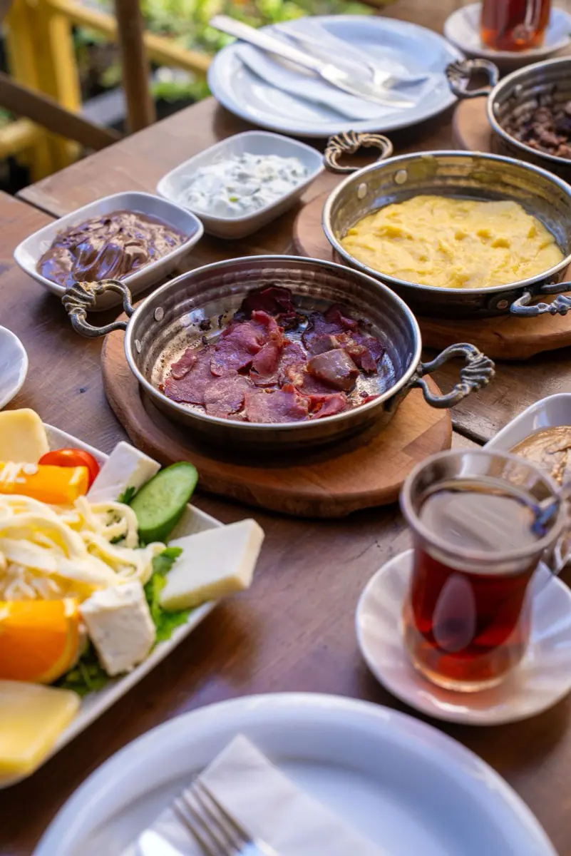 Braised beef and eggs cooked in a copper pan